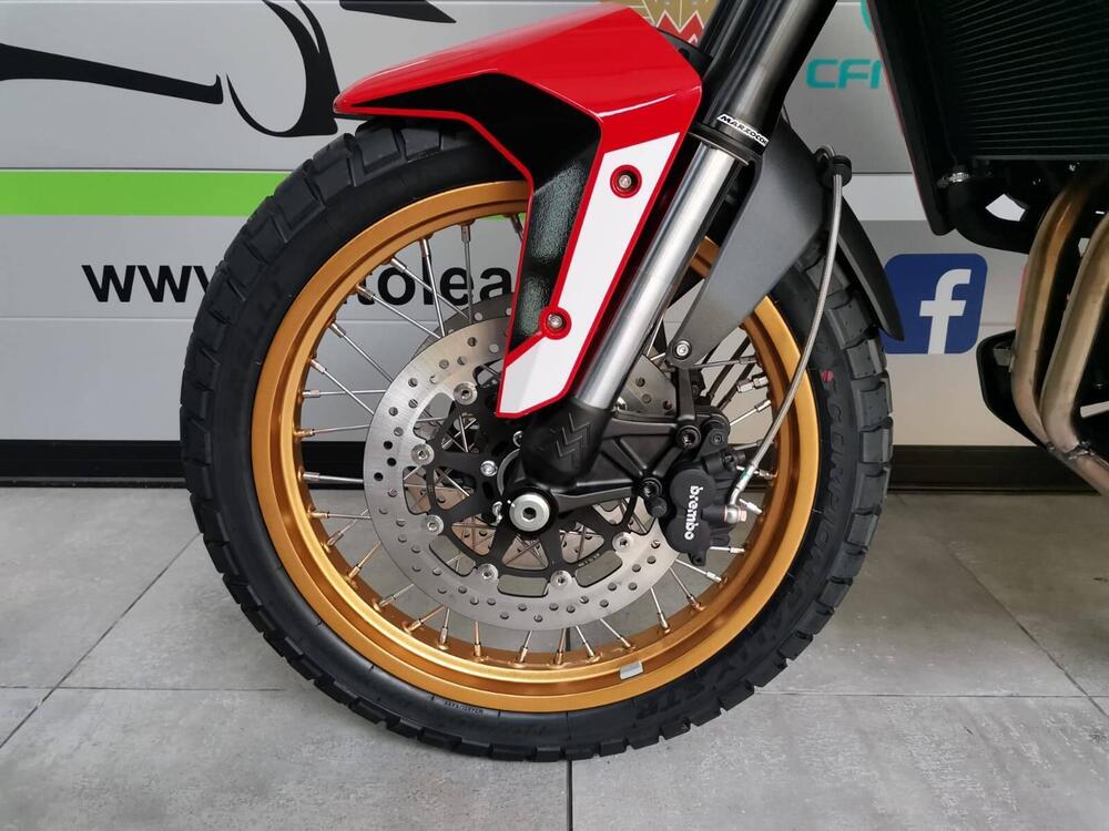 Moto Morini X-Cape 700 Gold Edition (2025) (8)
