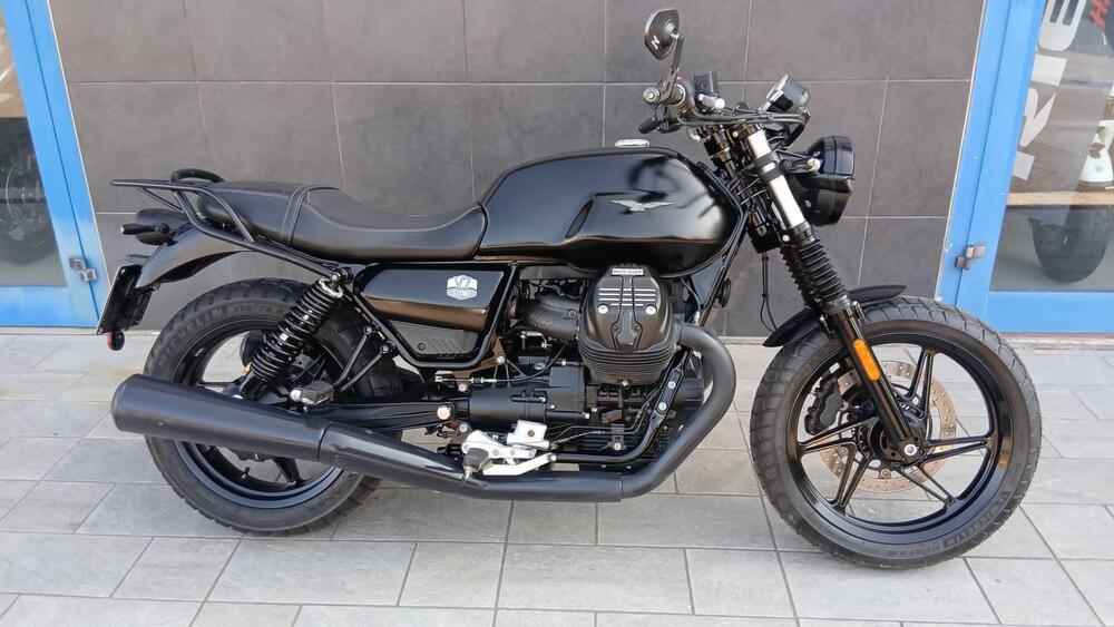 Moto Guzzi V7 Stone (2021 - 24)
