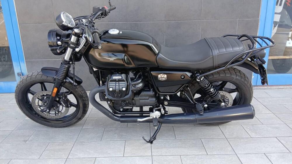 Moto Guzzi V7 Stone (2021 - 24) (6)