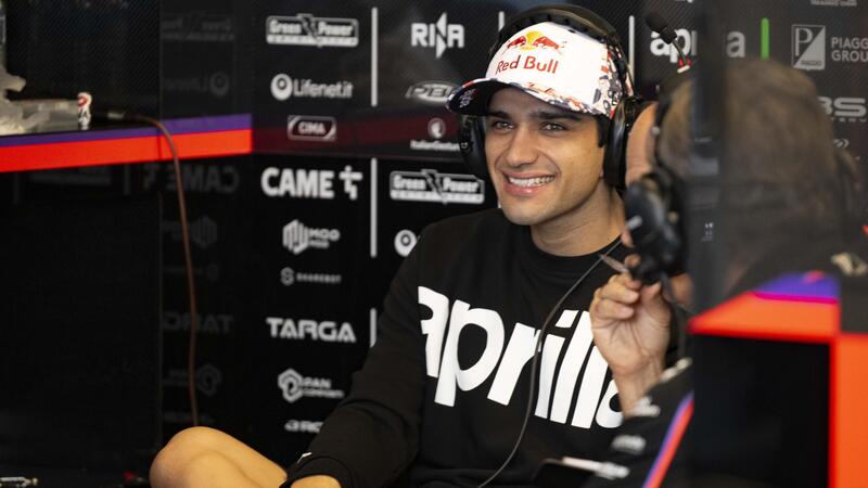 MotoGP 2025. GP dei Paesi Bassi ad Assen. Botta e risposta tra il manager di Martin e Aprilia: &quot;Jorge &egrave; completamente libero&quot;, da Noale: &quot;Stessa posizione&quot;