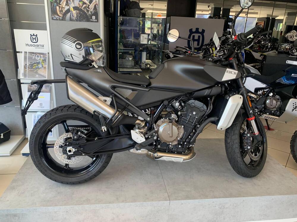 Husqvarna Svartpilen 801 (2024 - 26) (2)