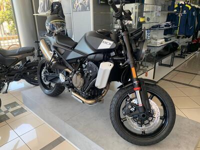 Husqvarna Svartpilen 801 (2024 - 25) nuova
