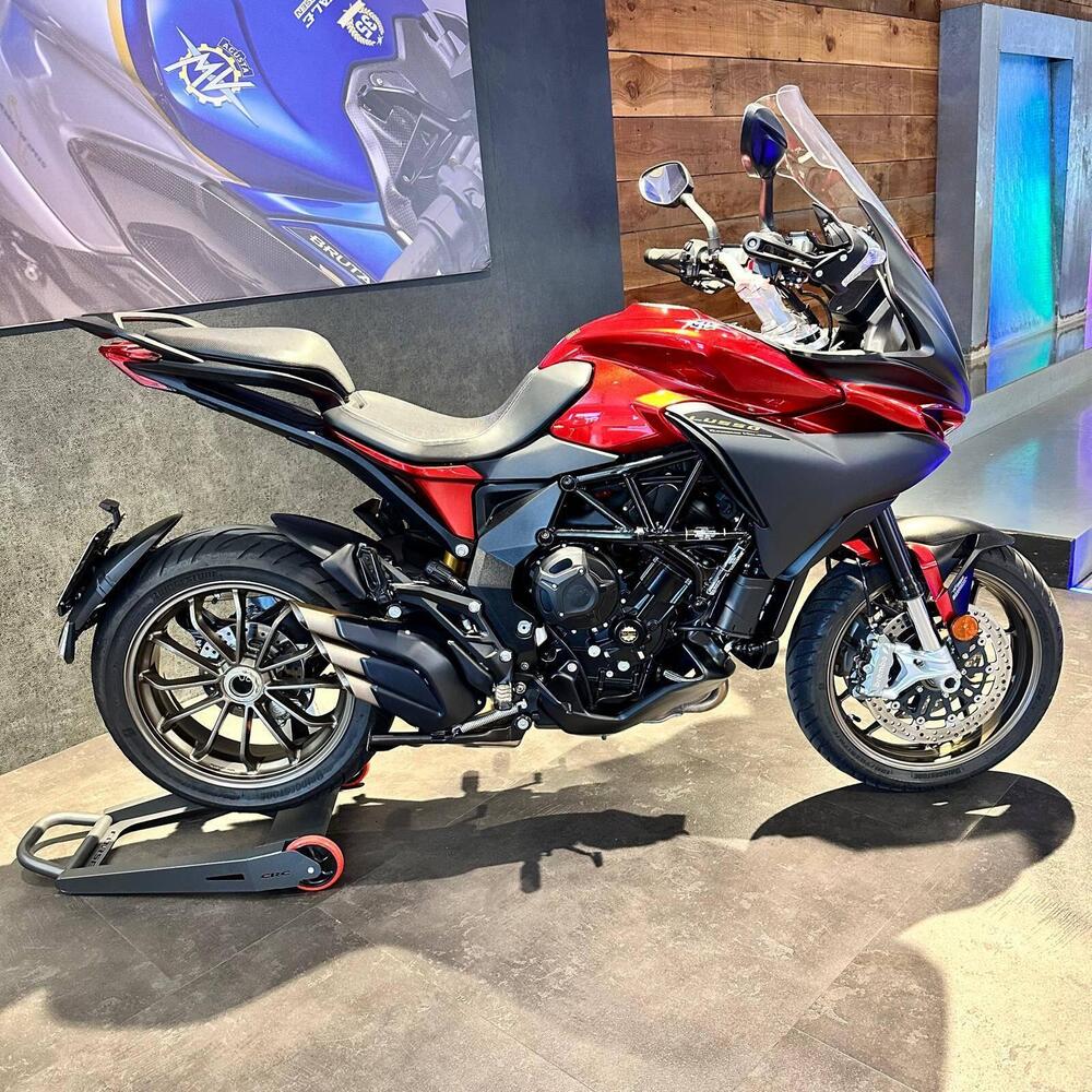 MV Agusta Turismo Veloce 800 Lusso (2021 - 22) (2)