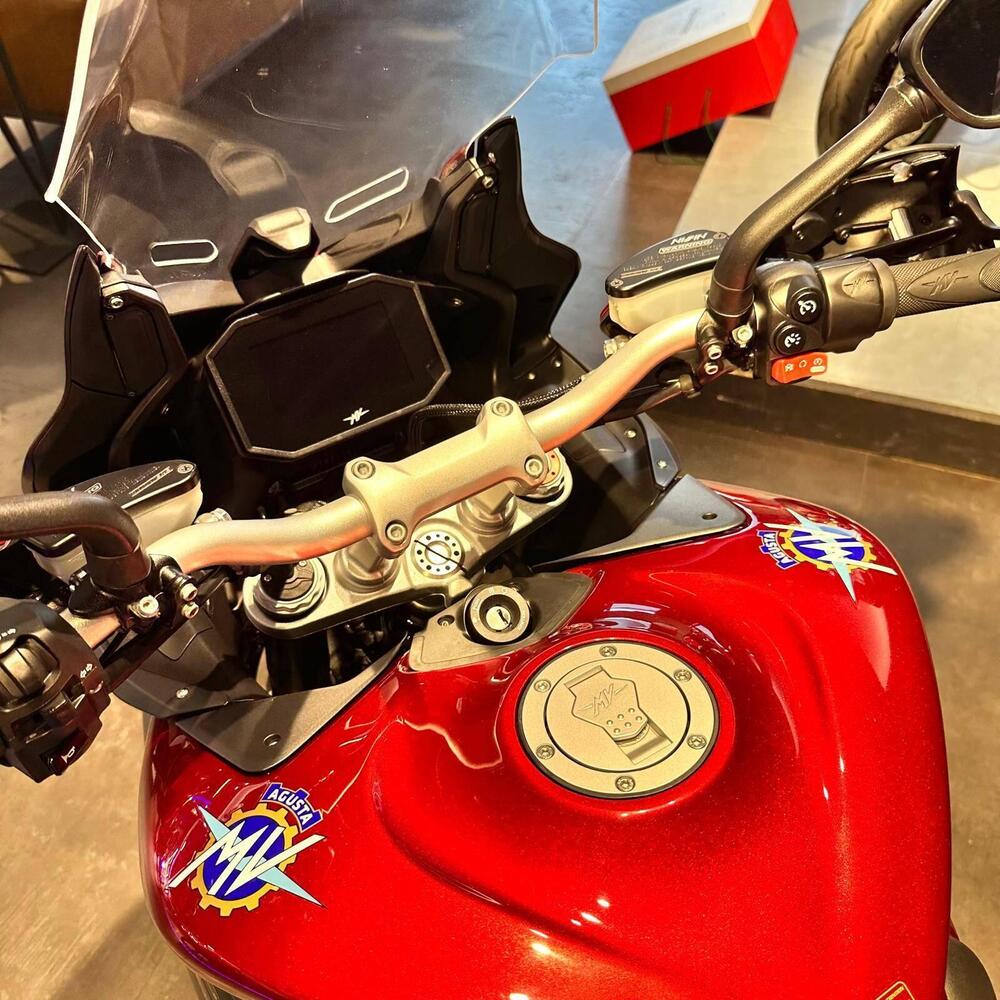 MV Agusta Turismo Veloce 800 Lusso (2021 - 22) (5)