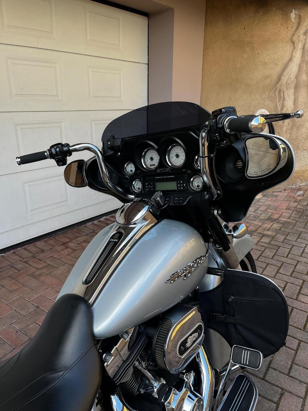 Harley-Davidson 1584 Street Glide (2008 - 10) - FLHX (4)