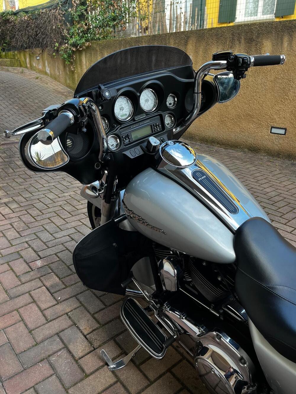 Harley-Davidson 1584 Street Glide (2008 - 10) - FLHX (11)