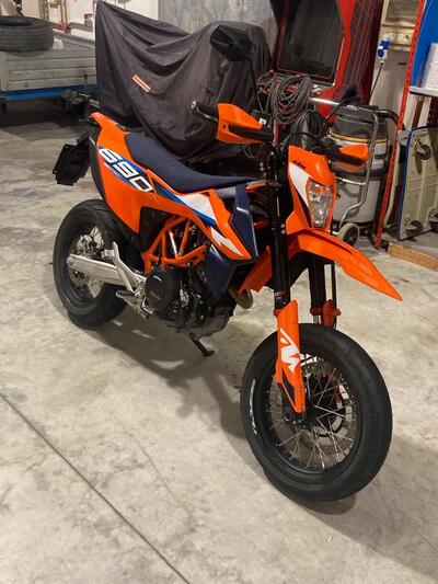 KTM 690 SMC R (2023 - 25) usata