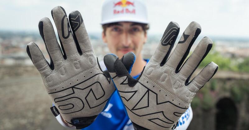 Acerbis presenta la collezione ufficiale di abbigliamento 6DAYS