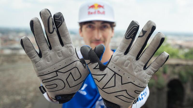 Acerbis presenta la collezione ufficiale di abbigliamento 6DAYS