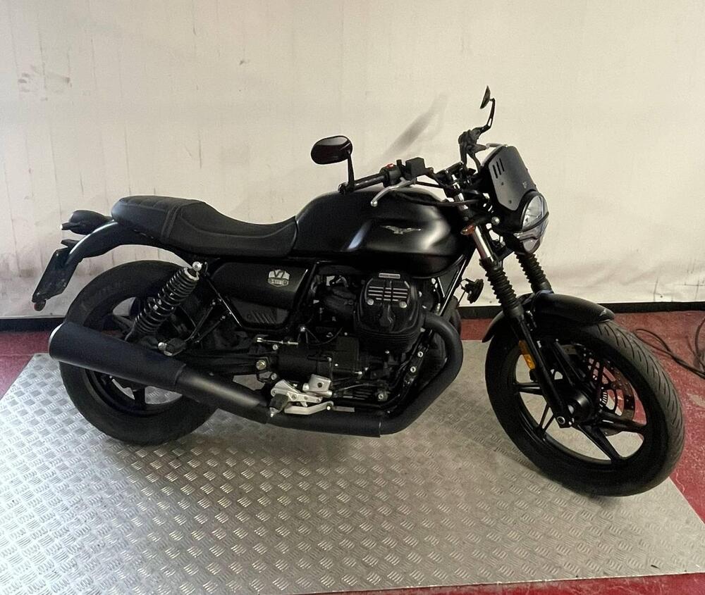 Moto Guzzi V7 Stone (2021 - 24)