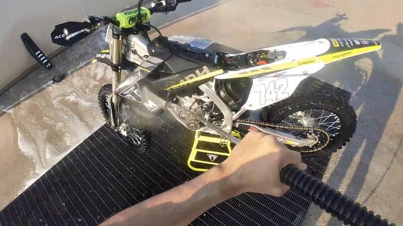 Come curare la moto da cross dopo essersi divertiti in pista. Ep. 1: il lavaggio [VIDEO] 
