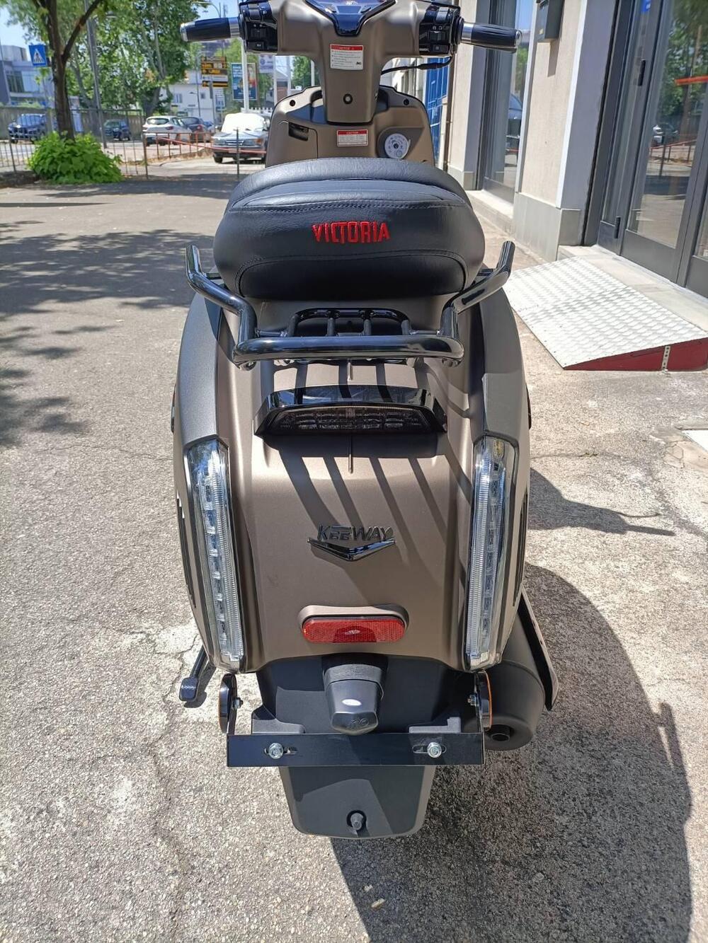 Keeway Motor Sixties 300i (2023 - 25) (6)