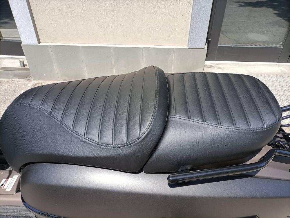 Keeway Motor Sixties 300i (2023 - 25) (8)