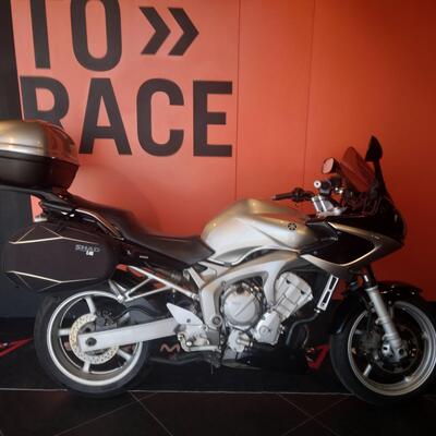 Yamaha FZ6 Fazer (2004 - 07) usata