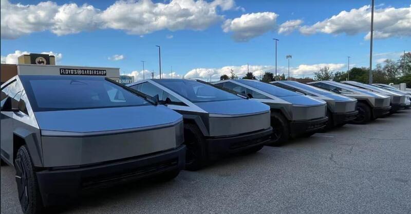 Tempi duri per il Tesla Cybertruck: negli USA lo buttano fuori dai parcheggi
