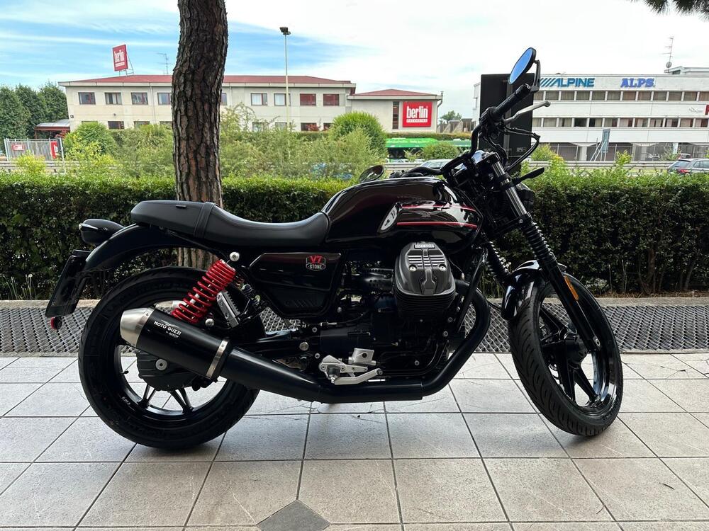Moto Guzzi V7 Stone Special Edition (2022 - 25) (2)