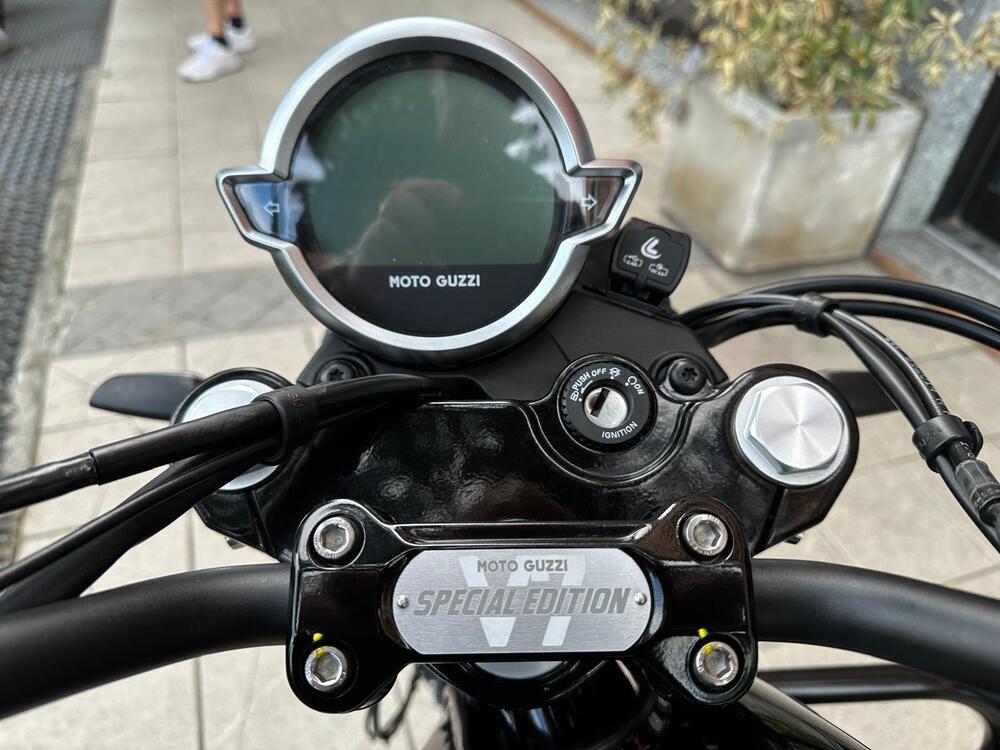 Moto Guzzi V7 Stone Special Edition (2022 - 25) (5)