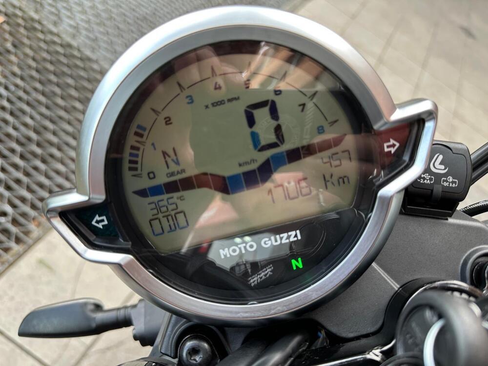 Moto Guzzi V7 Stone Special Edition (2022 - 25) (6)