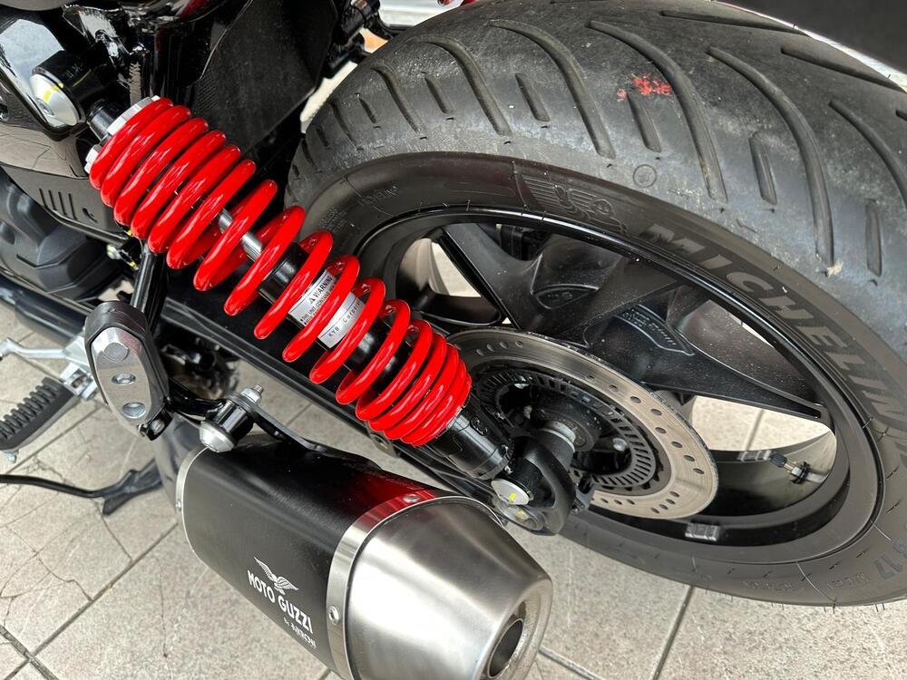 Moto Guzzi V7 Stone Special Edition (2022 - 25) (17)