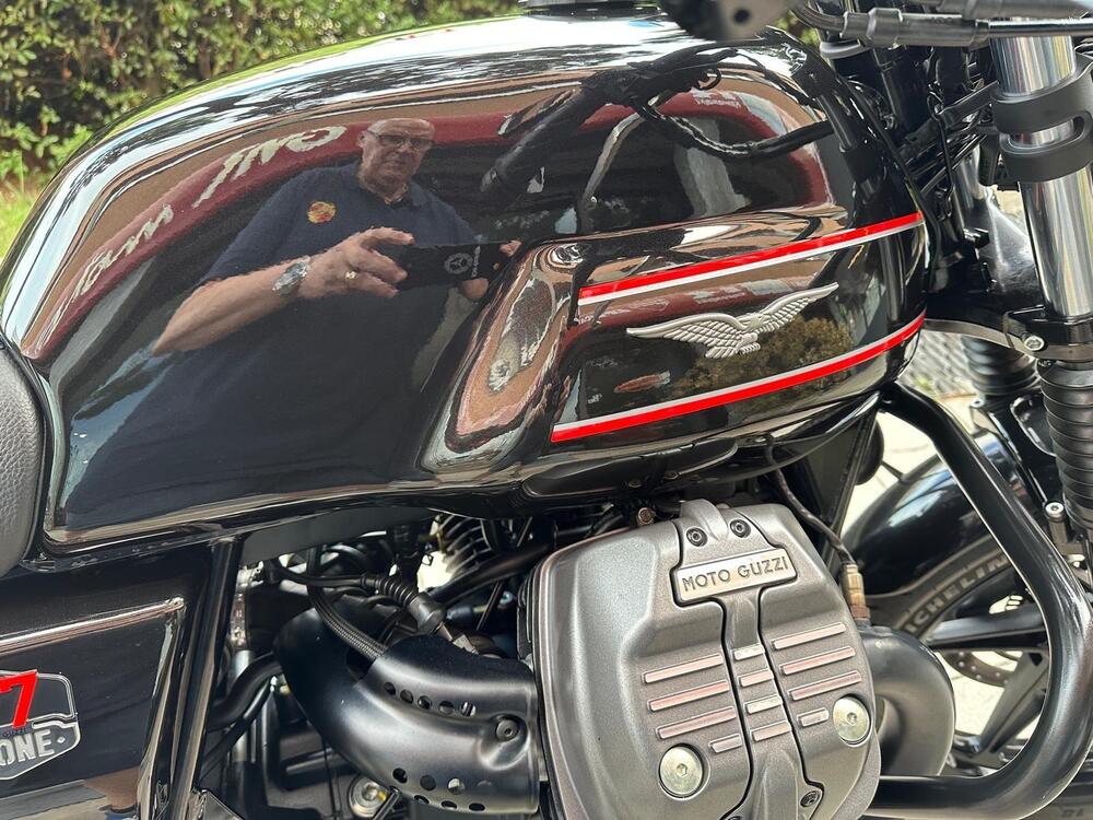 Moto Guzzi V7 Stone Special Edition (2022 - 25) (8)