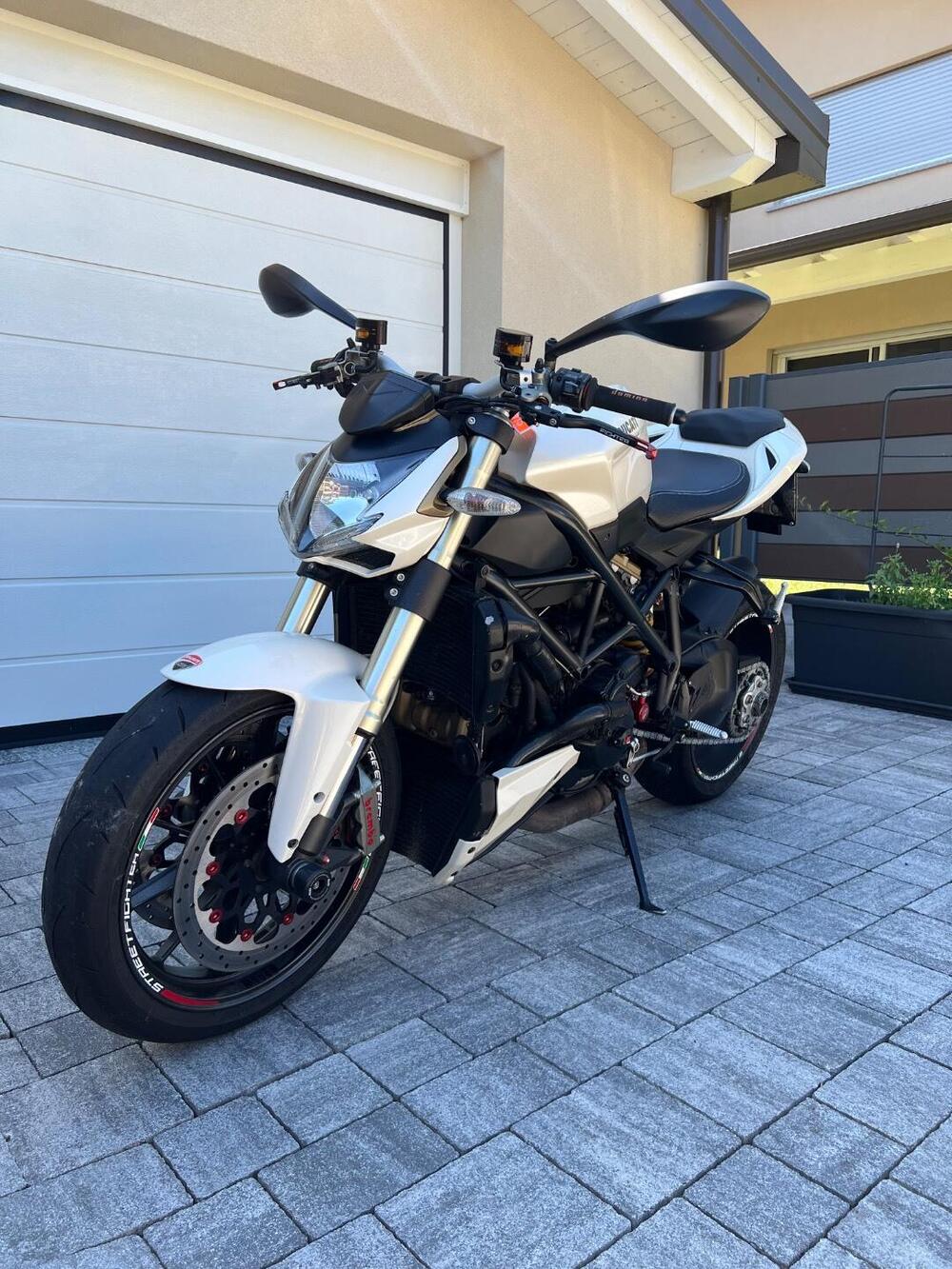 Ducati Streetfighter (2009 - 12) (4)