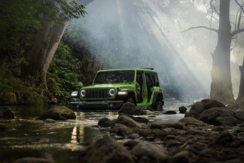 La Jeep Wrangler nel guado, da vera auto avventuriera