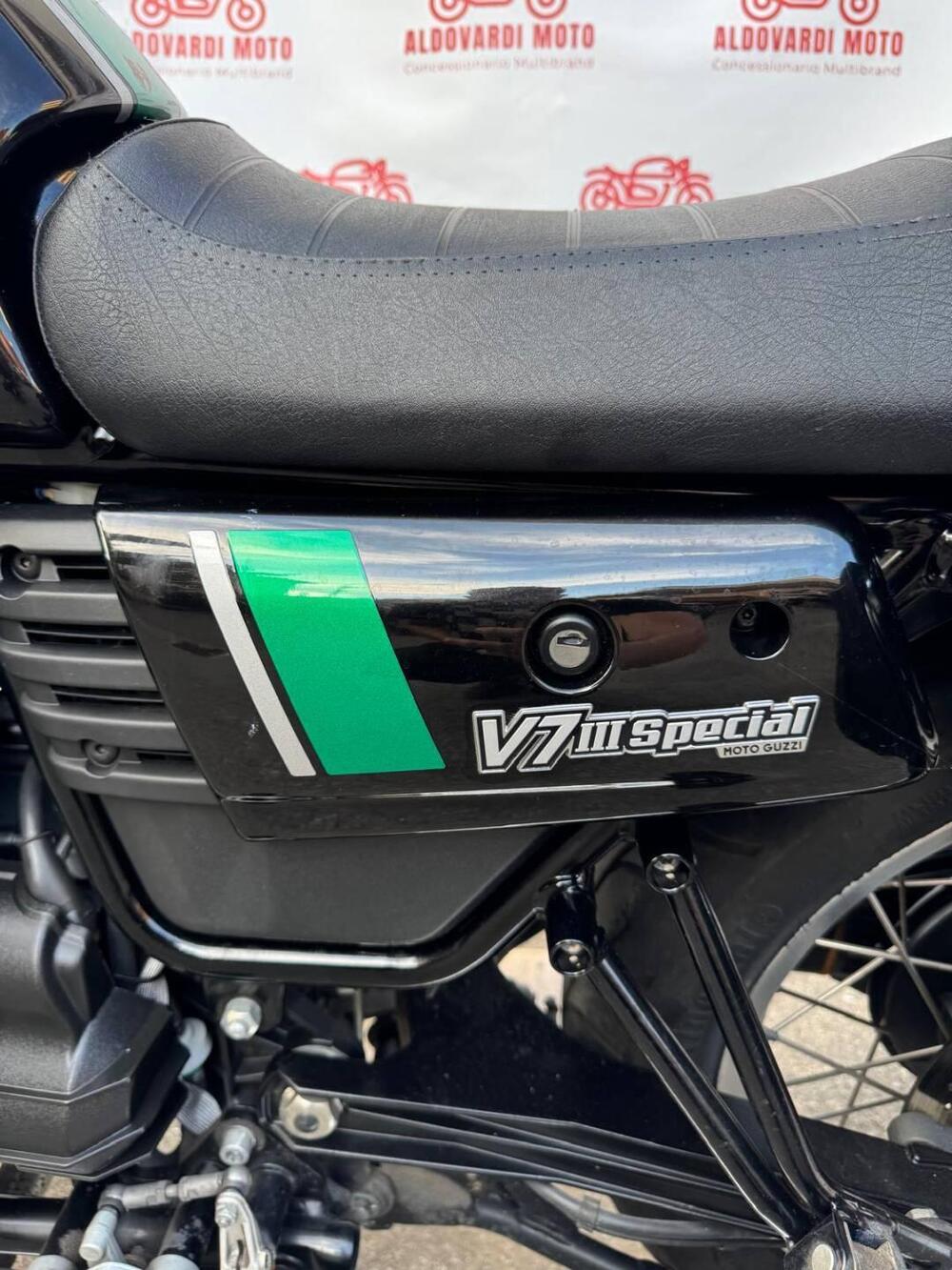 Moto Guzzi V7 III Special (2017 - 20) (3)