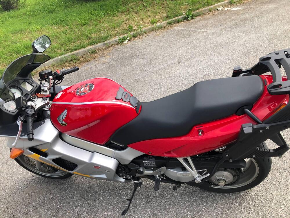Honda VFR 800 (1998 - 01) (2)