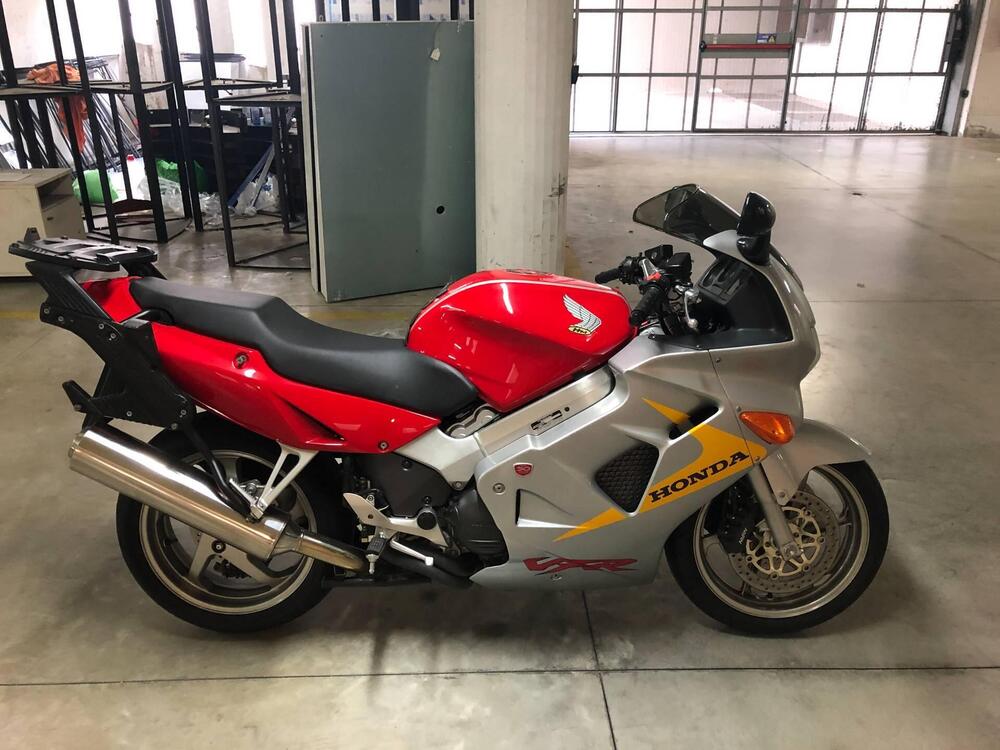 Honda VFR 800 (1998 - 01) (6)