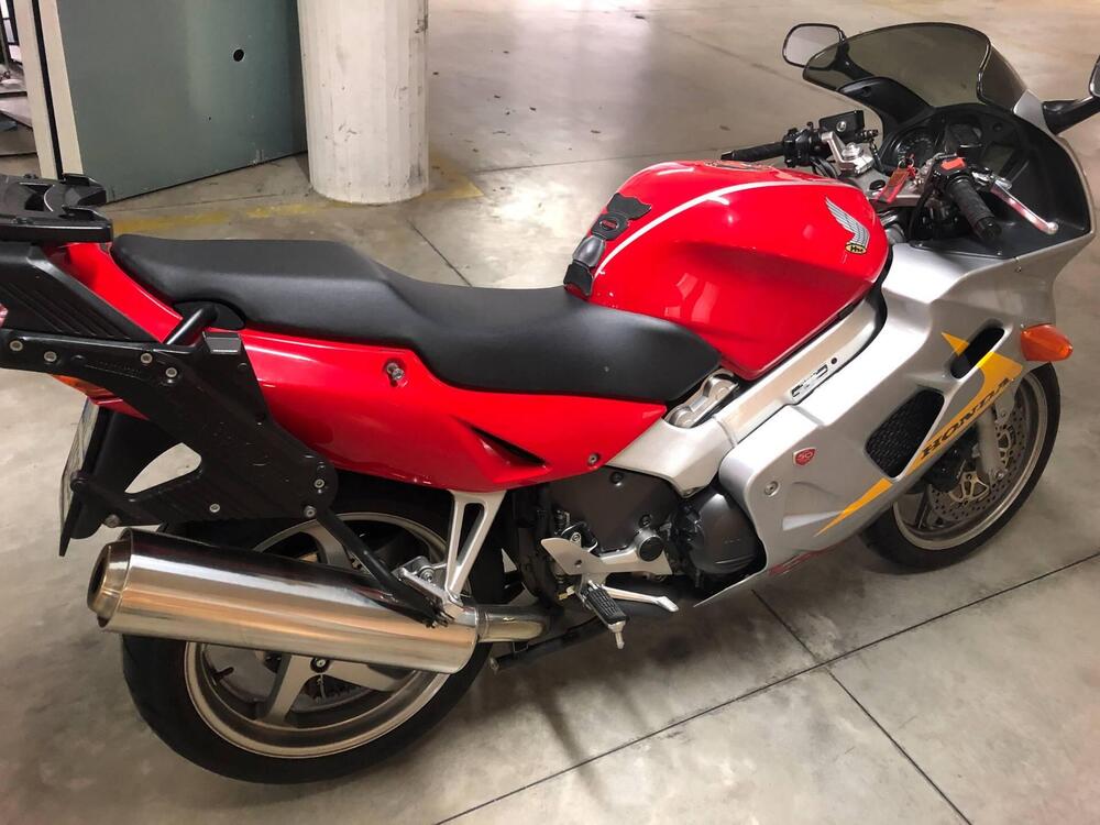Honda VFR 800 (1998 - 01) (7)