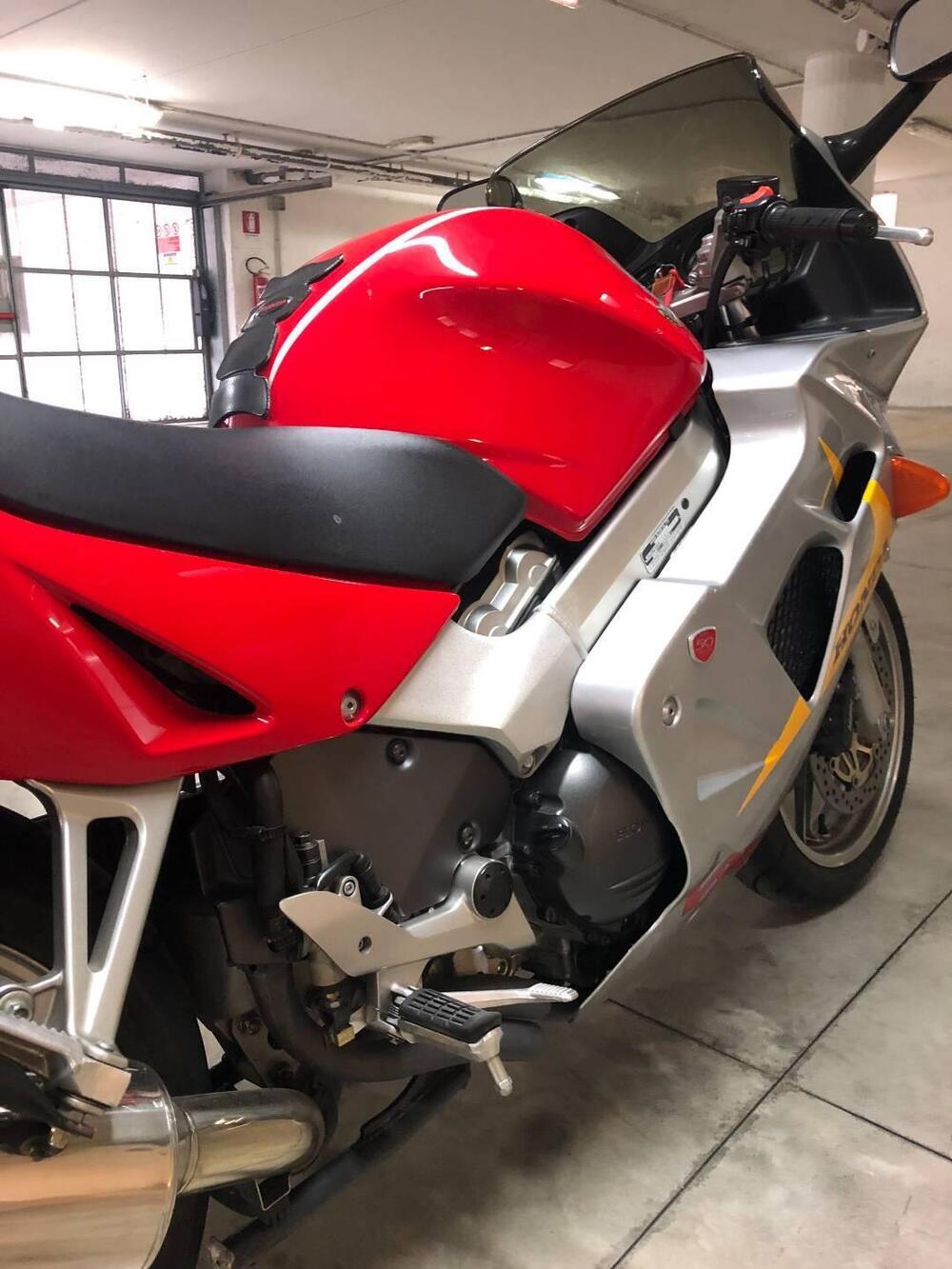 Honda VFR 800 (1998 - 01) (8)