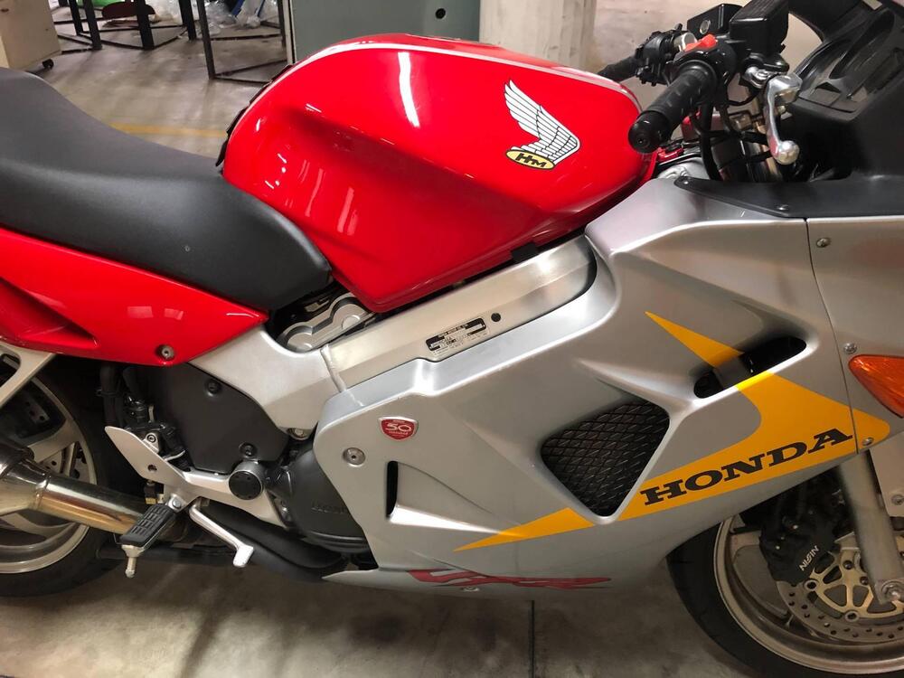 Honda VFR 800 (1998 - 01) (9)