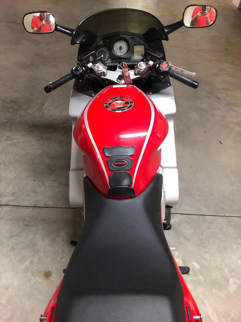 Honda VFR 800 (1998 - 01) (19)