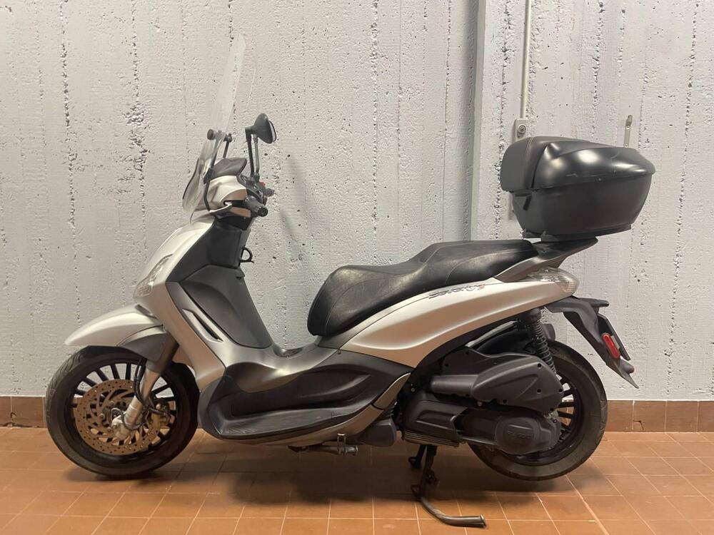 Piaggio Beverly 300 i.e. ABS-ASR (2016 - 20) (2)