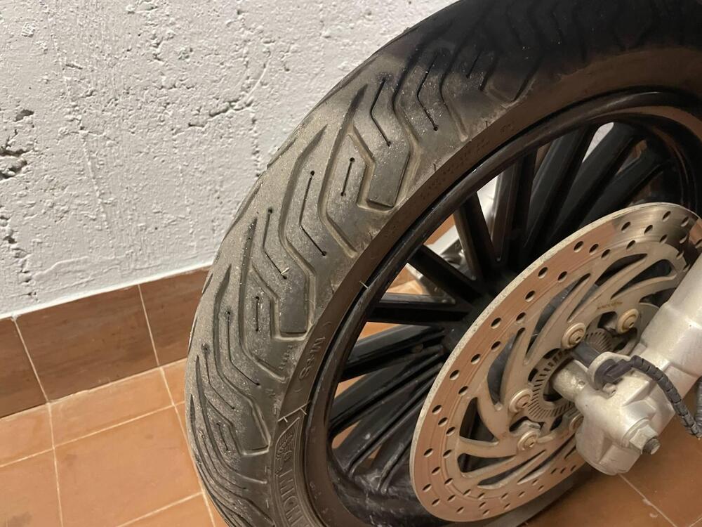 Piaggio Beverly 300 i.e. ABS-ASR (2016 - 20) (6)