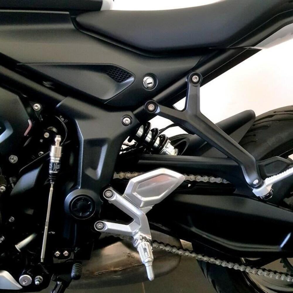 Triumph Trident 660 Triple Tribute Edition (2024) (11)