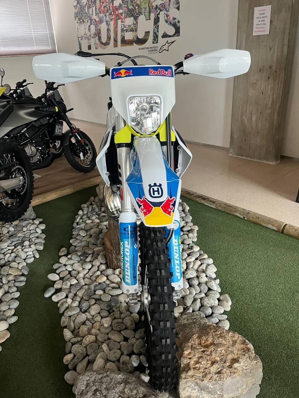 Husqvarna TE 300 (2024) (4)