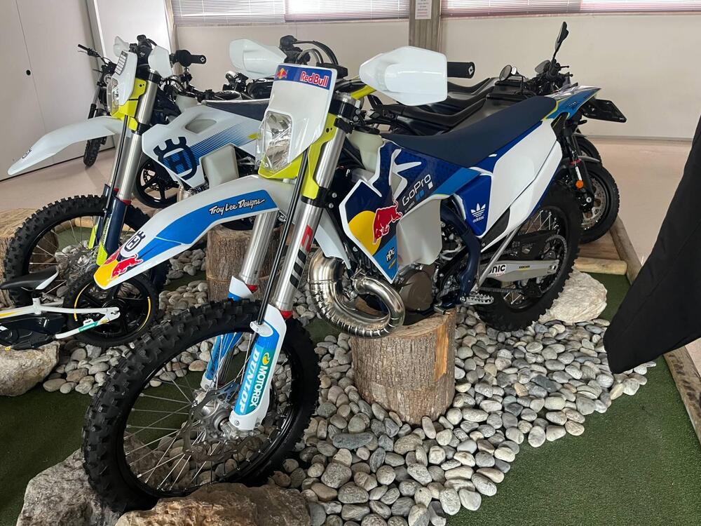Husqvarna TE 300 (2024) (2)