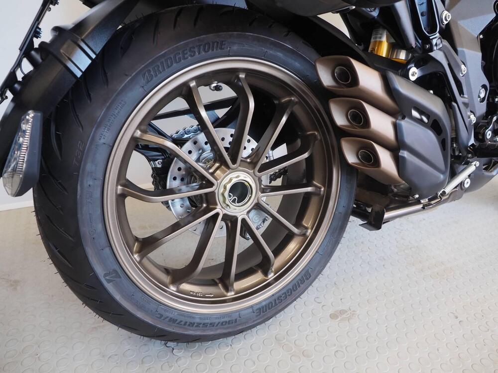 MV Agusta Turismo Veloce 800 Lusso SCS (2021 - 25) (4)