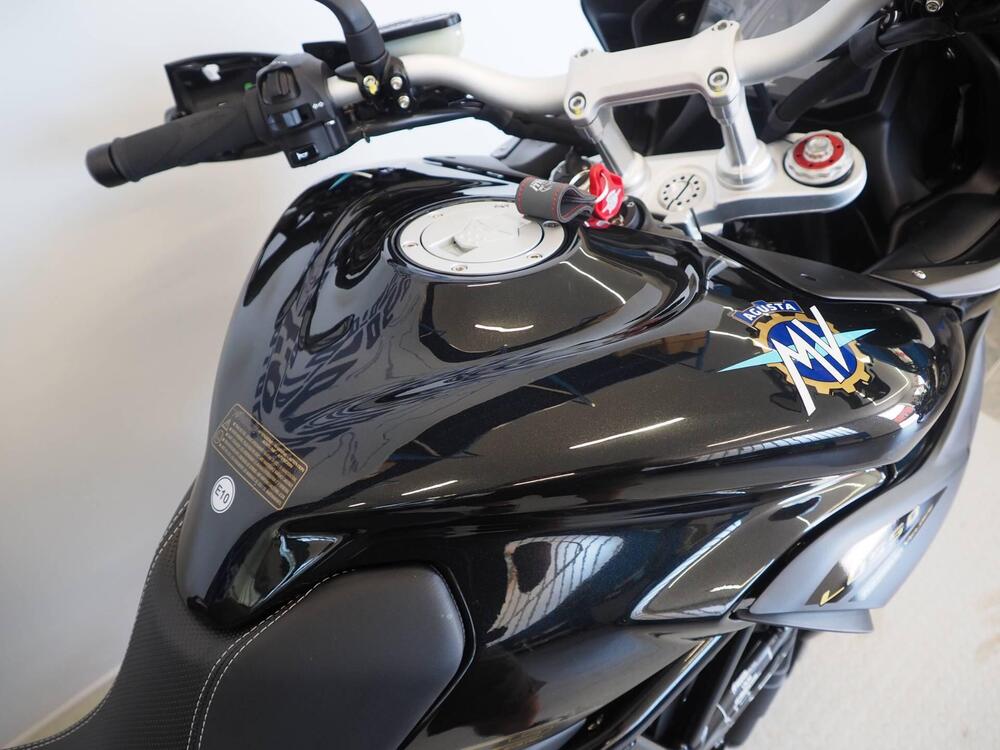 MV Agusta Turismo Veloce 800 Lusso SCS (2021 - 25) (7)
