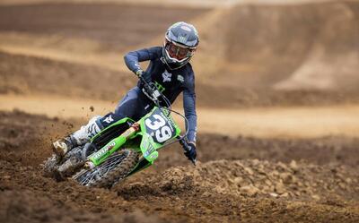Tragedia durante una gara di motocross in California: 16 enne professionista perde la vita