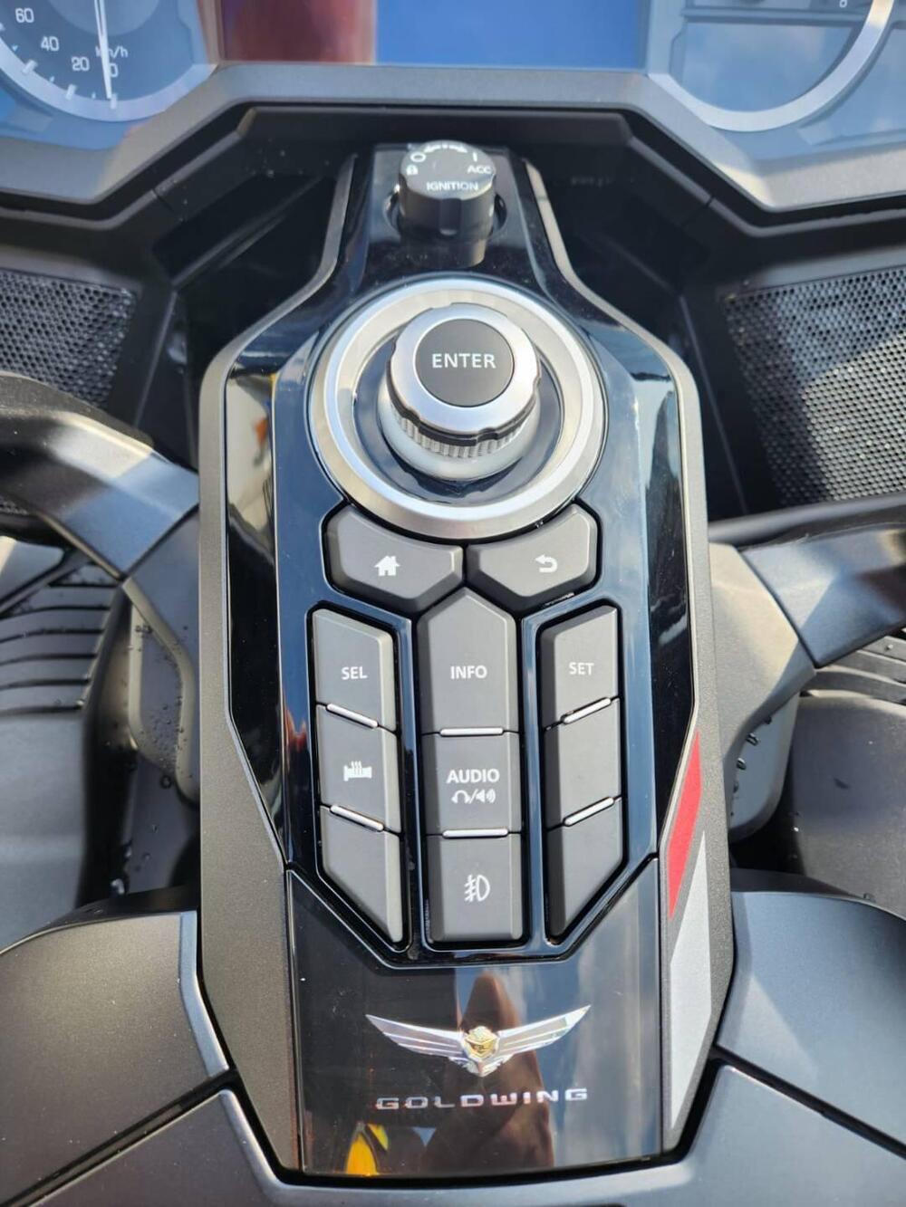 Honda GL 1800 Gold Wing Tour DCT & Airbag (2022 - 24) (4)