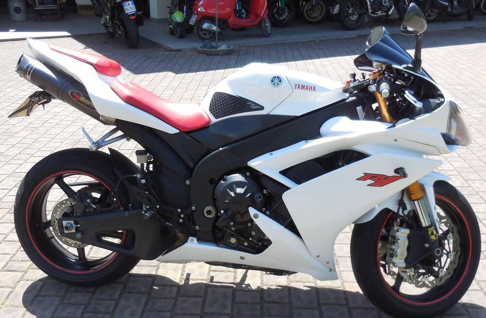 Yamaha YZF R1 (2007 - 08) (2)