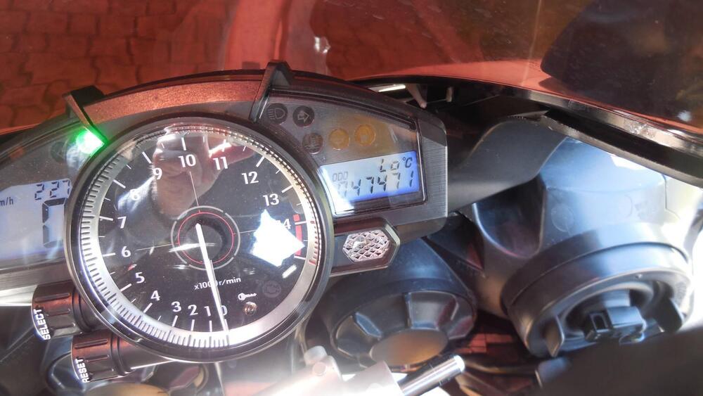 Yamaha YZF R1 (2007 - 08) (4)