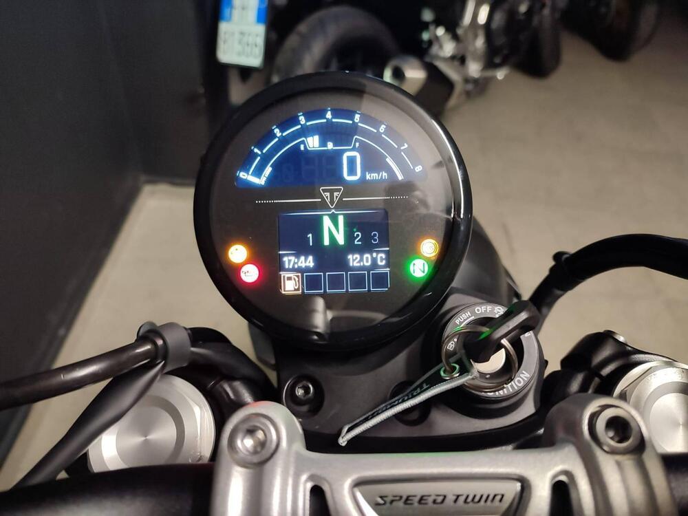 Triumph Speed Twin 900 (2025 - 26) (3)