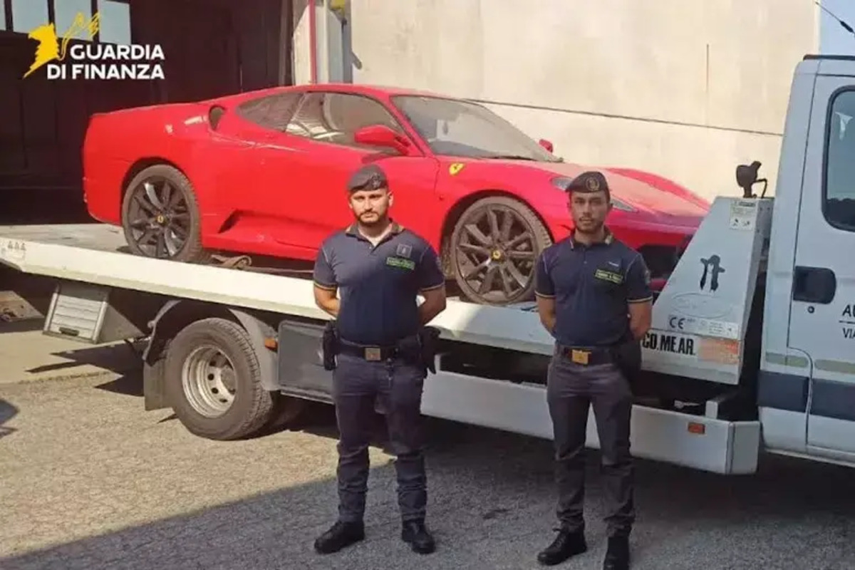 Ferrari falsa demolita, era una Toyota MR2. Perché non poteva essere costruita?
