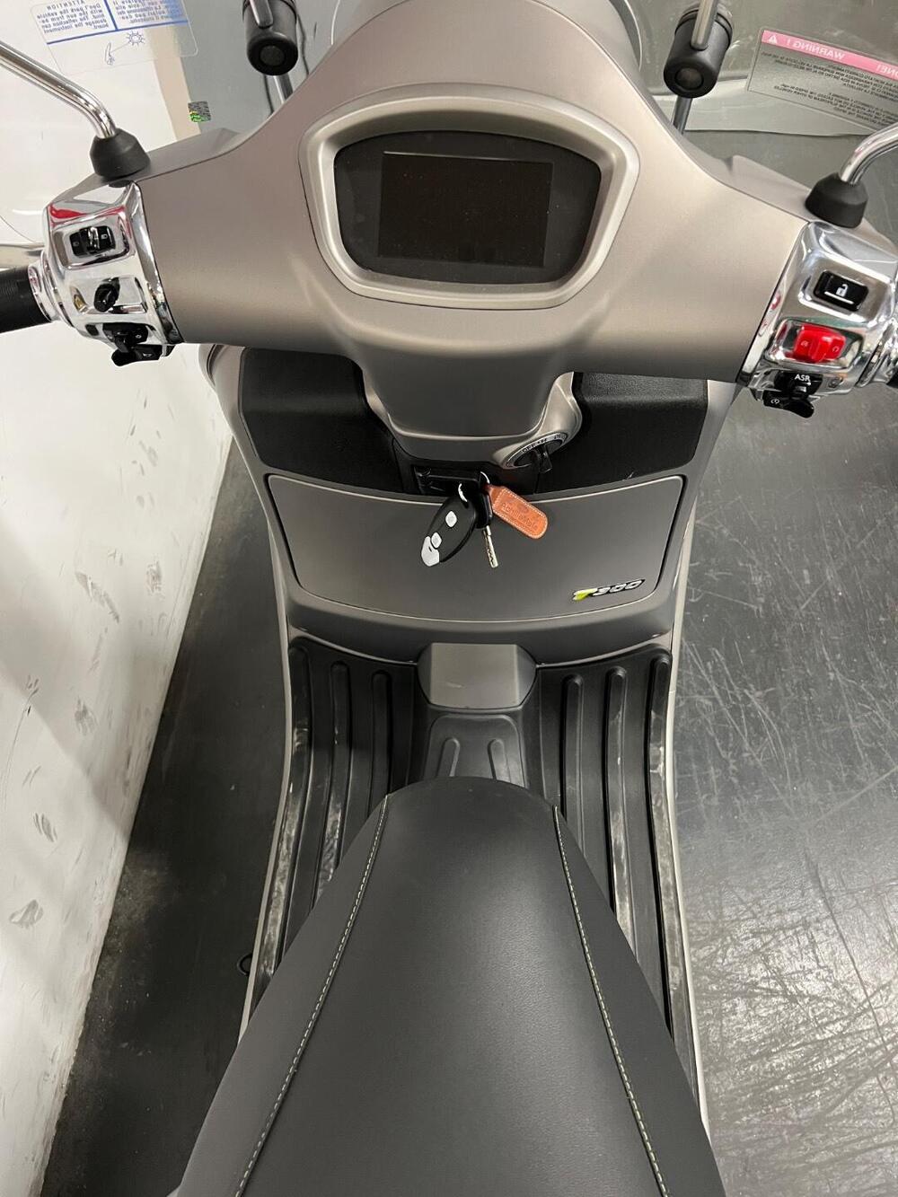 Vespa GTS 300 Super (2023 - 24) (8)