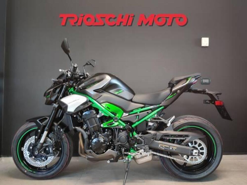 Kawasaki Z 900 (2025 - 26) (2)