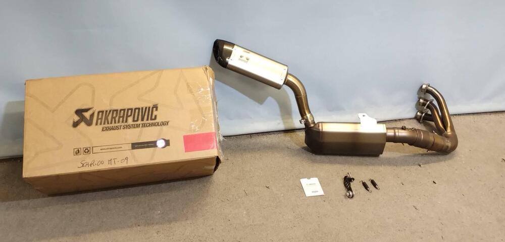 Scarico Completo Akrapovic Titanio Yamaha MT-09 ‘2 (3)