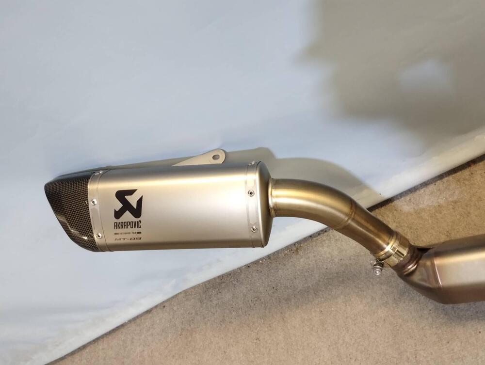 Scarico Completo Akrapovic Titanio Yamaha MT-09 ‘2 (7)